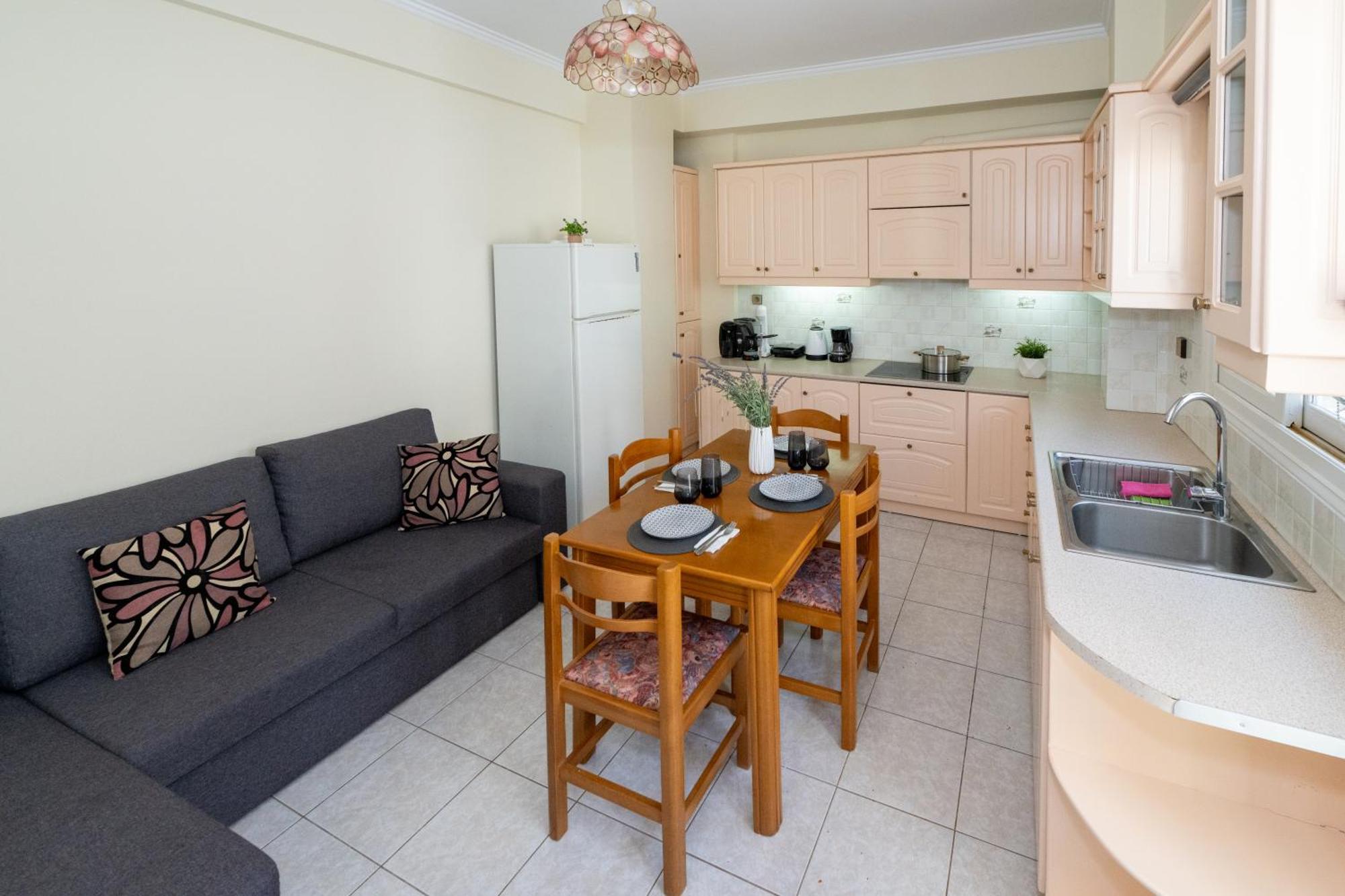 Mando Patrasso - Classical Apartment In The Center Of Patras With Free Parking エクステリア 写真