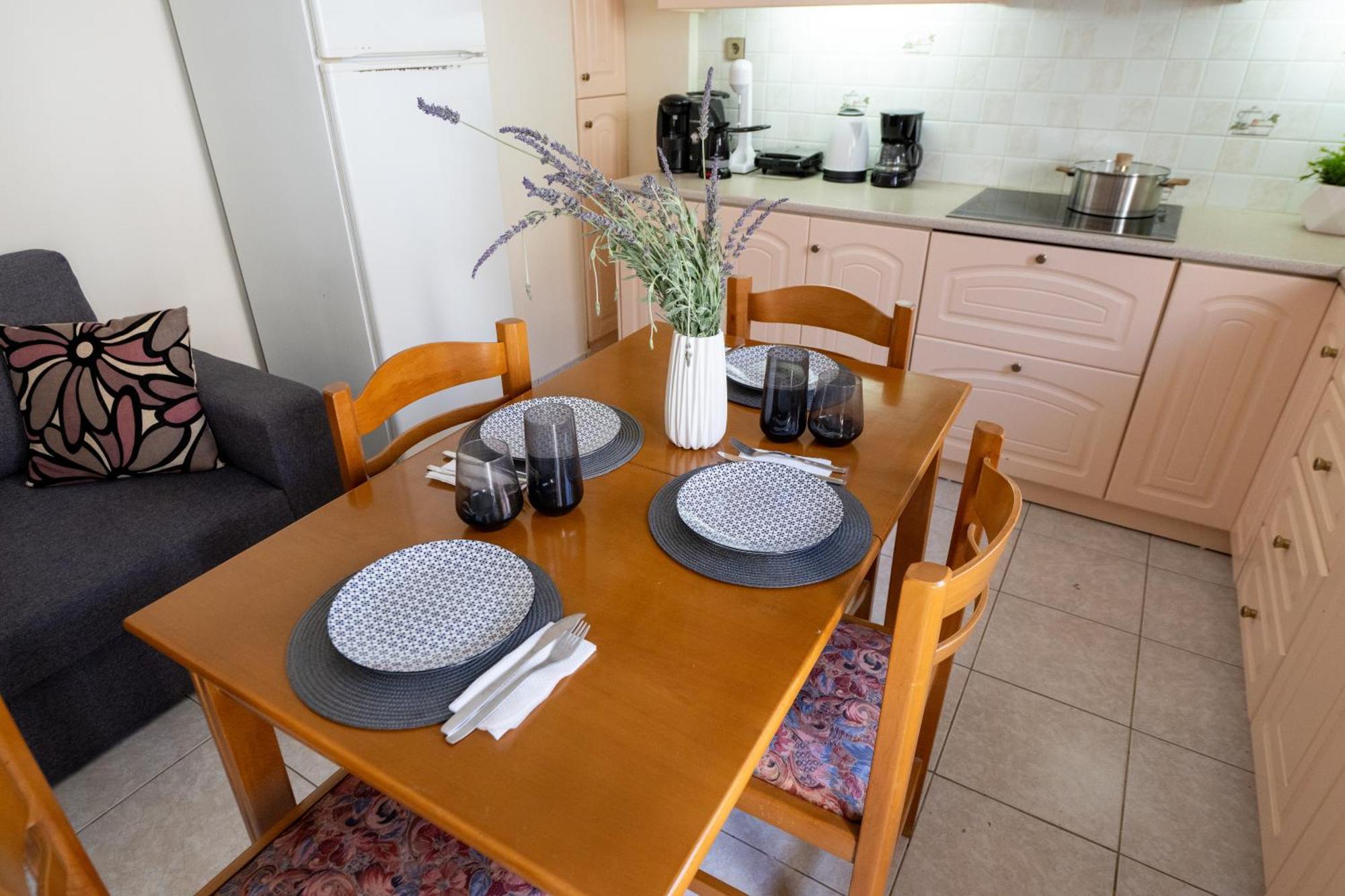 Mando Patrasso - Classical Apartment In The Center Of Patras With Free Parking エクステリア 写真