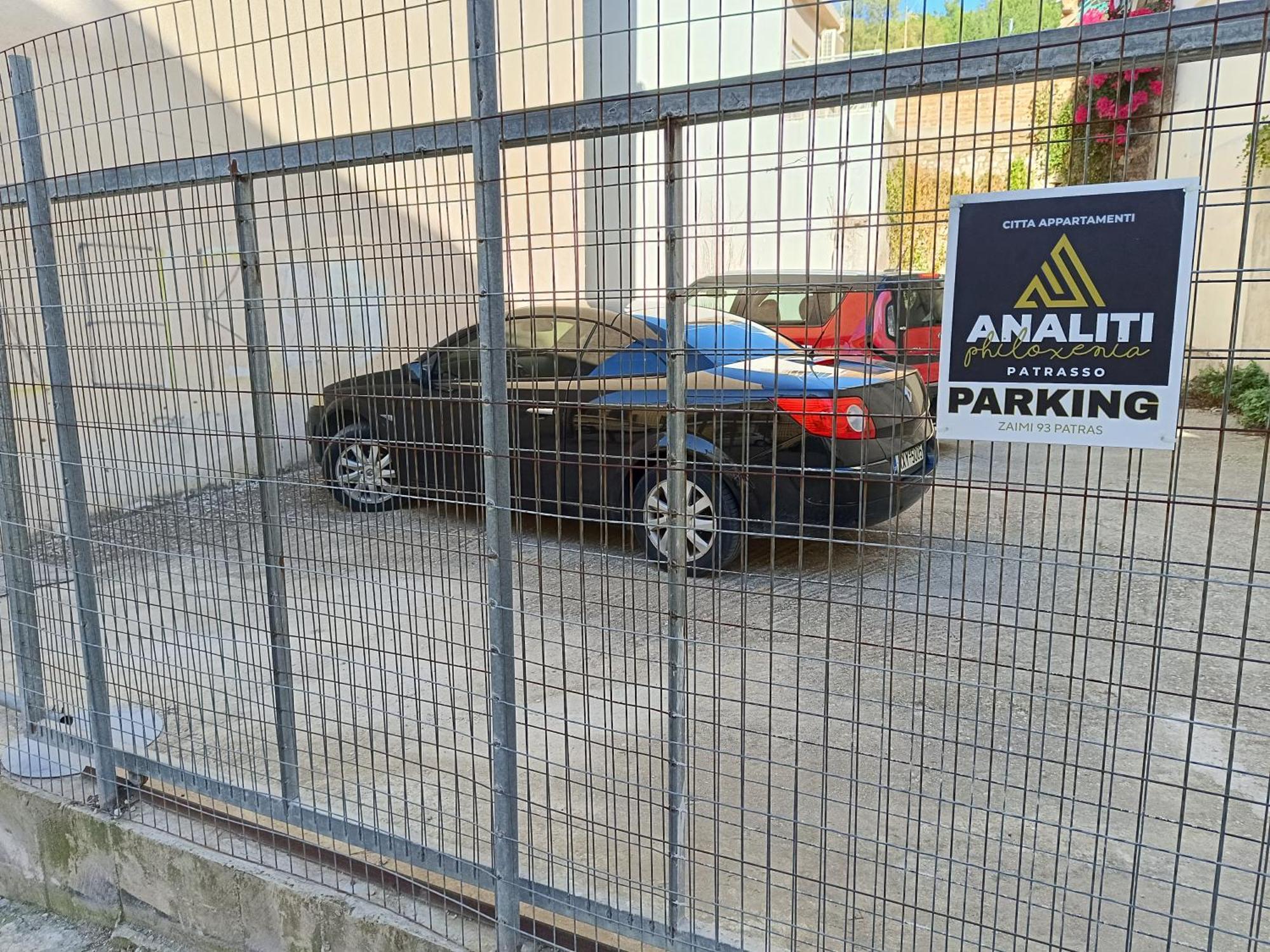 Mando Patrasso - Classical Apartment In The Center Of Patras With Free Parking エクステリア 写真