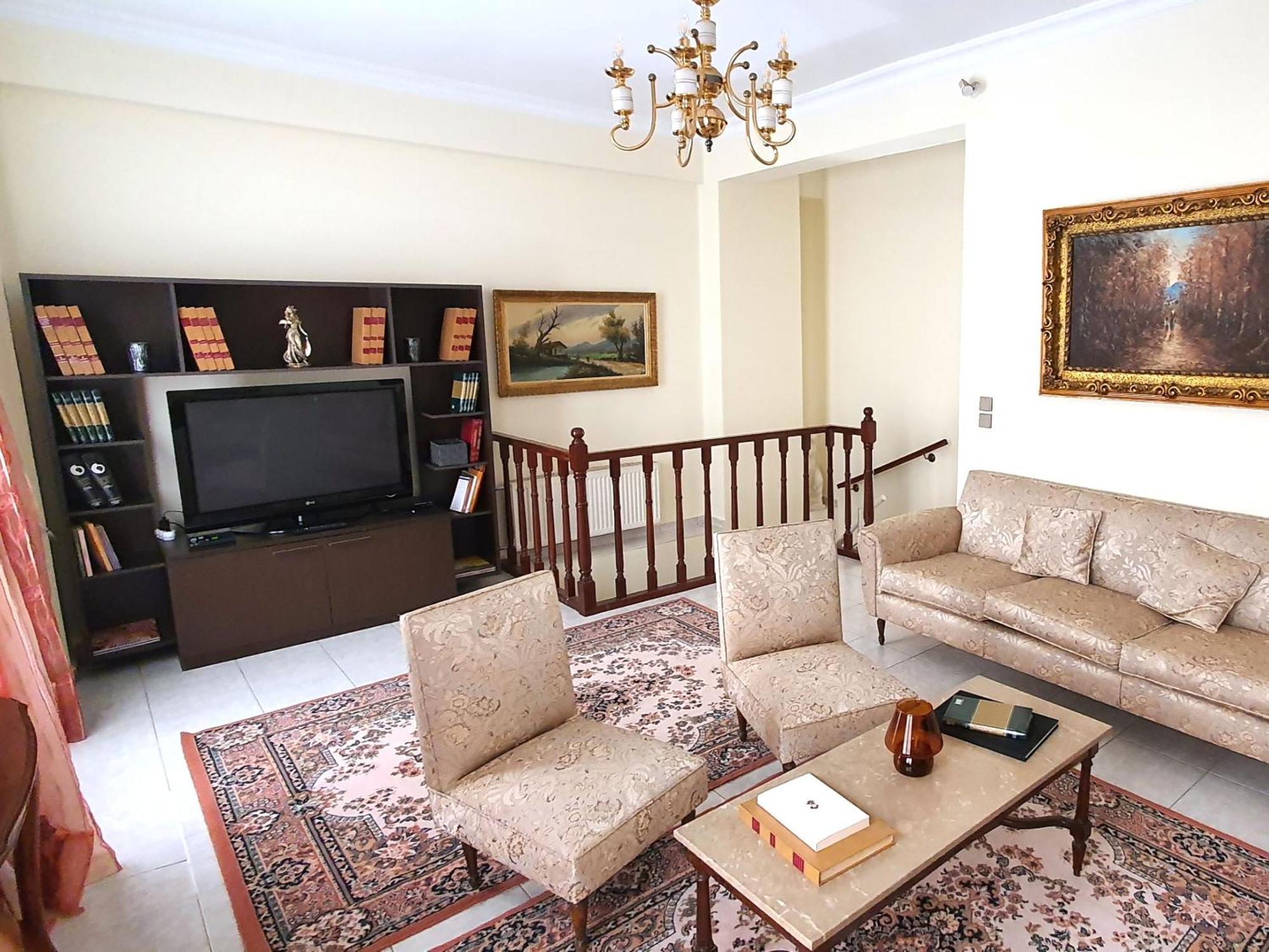 Mando Patrasso - Classical Apartment In The Center Of Patras With Free Parking エクステリア 写真