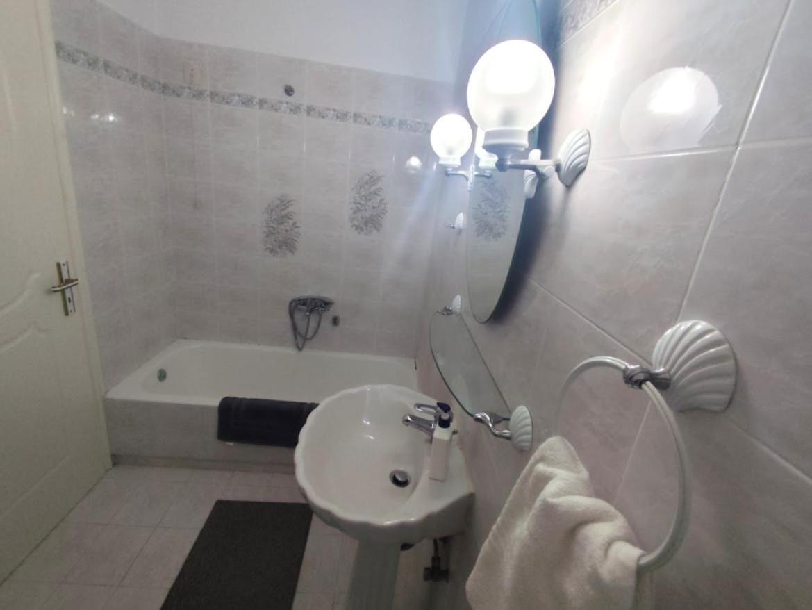Mando Patrasso - Classical Apartment In The Center Of Patras With Free Parking エクステリア 写真