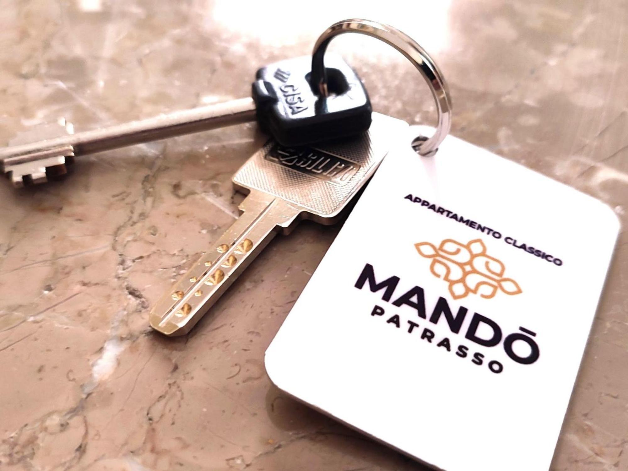 Mando Patrasso - Classical Apartment In The Center Of Patras With Free Parking エクステリア 写真