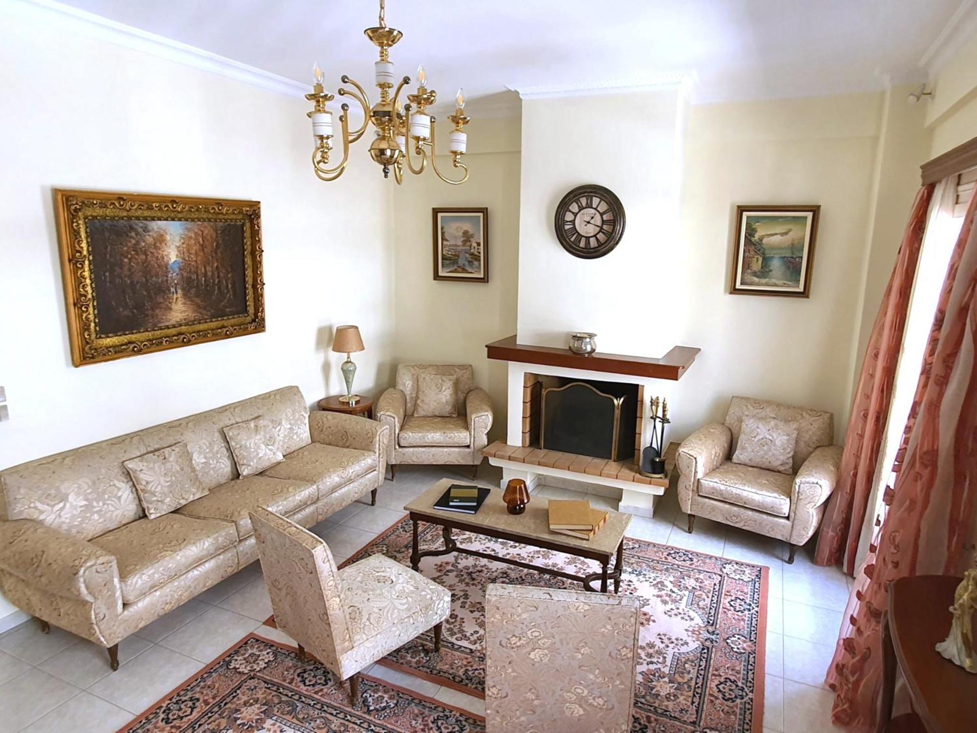 Mando Patrasso - Classical Apartment In The Center Of Patras With Free Parking エクステリア 写真